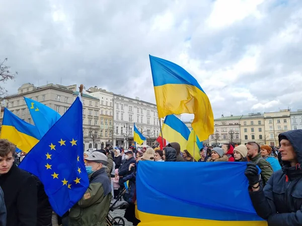 KRAKOW, ПОЛЬЩА - FEB 19, 2022: Зустріч для підтримки миру в Україні та проти російської агресії — стокове фото