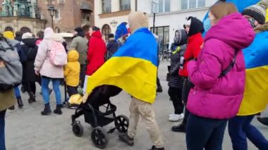 KRAKOW, POLAND - 19 Şubat 2022: Ukrayna 'da barışı desteklemek için toplantı