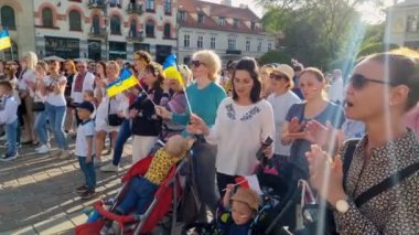 İşlemeli gömleklerle Ukraynalılar Dünya Vyshyvanka Günü 'nü kutladılar