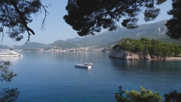 View Green Mountains Beach Calm Blue Sea Montenegro Beautiful Empty — ストック動画