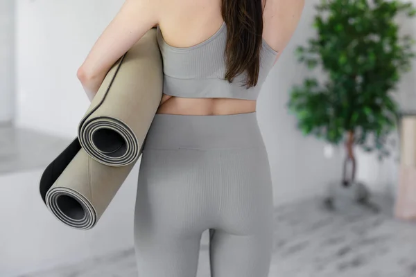 Young Beautiful Woman Holding Yoga Mats While Standing Light Studio — Stock fotografie