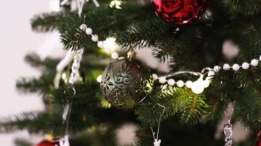 Noel ağacında Noel süslemeleri.