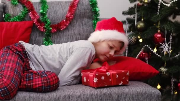 Pre Teen Boy Wakes Rejoices Christmas Gift Home Decorated Christmas — Vídeo de stock