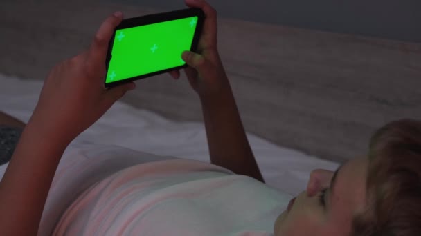 Male Teenager Lying His Bed While Scrolling Social Media His – Stock-video