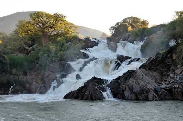 Epupa watervallen op de grens van angola en Namibië — Stockfoto