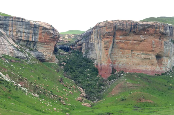 Red, orange and yellow sandstone cliffs — Stock Photo, Image