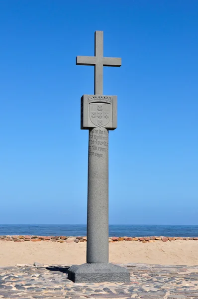 Replica of the cross planted by Diogo Cao at Cape Cross, Namibia — Stock Photo, Image