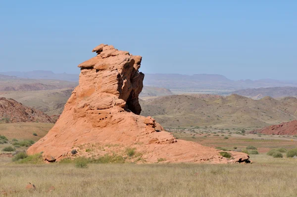 岩石形成下一步至 c39 路在纳米比亚 — 图库照片