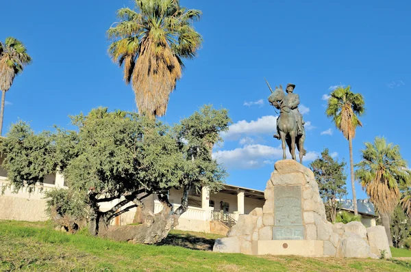 Equestrian rider monument and Alte Feste in Windhoek — Stock Photo, Image