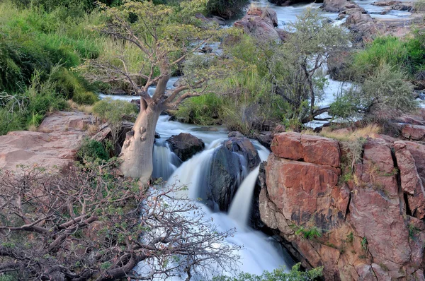 Epupa watervallen in op de grens van angola en Namibië — Stockfoto