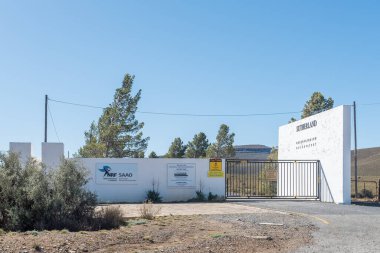 SUTHERLAND, Güney Afrika - SEP 3, 2022: Kuzey Karoo Burnu yakınlarındaki Güney Afrika Astronomik Gözlemevine Giriş