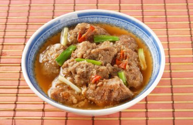 Buhar domuz yedek kaburga Siyah soya ve soya sosu ile