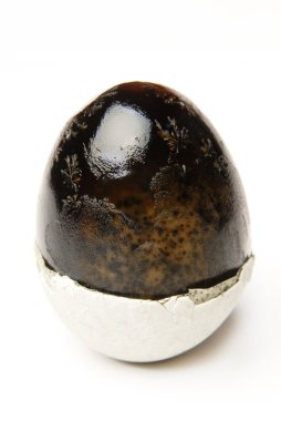 korunmuş yumurta