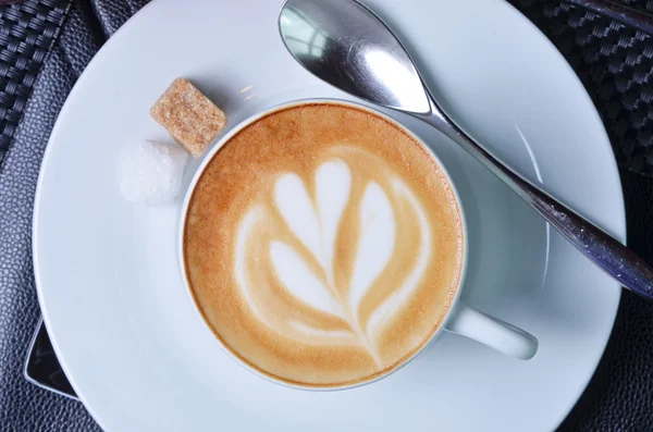 Cappuccino avec latte art — Photo