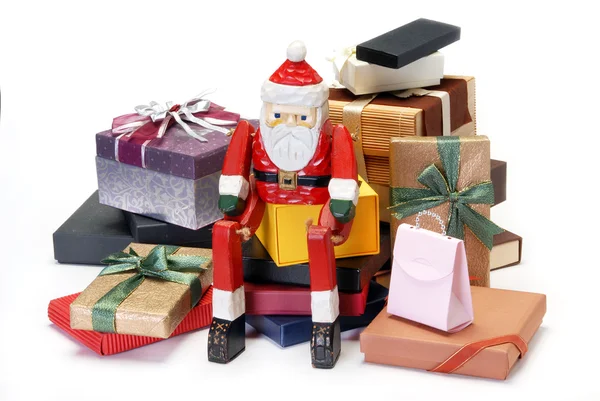 Weihnachtsmann und Geschenk — Stockfoto