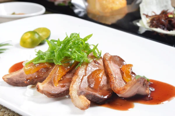 Rodajas de carne de pato frita — Foto de Stock