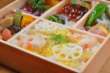 Japon öğle yemeği kutusu