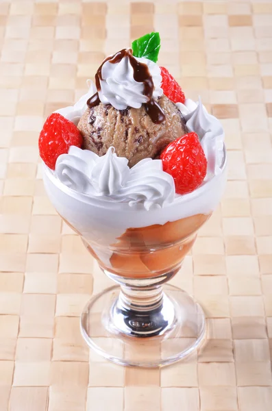 Sorvete de Chocolate Sundae — Fotografia de Stock