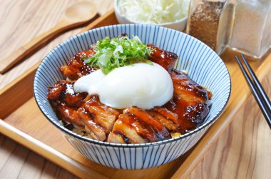 Teriyaki tavuk pilav kasesi