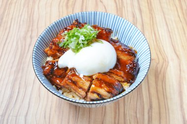 Teriyaki tavuk pilav kasesi