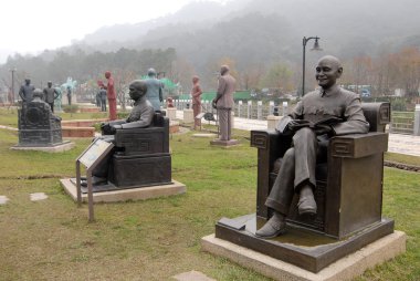 Chiang chieh shih Heykel Parkı