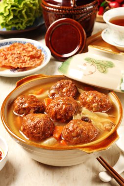 Soya soslu kızarmış domuz topları