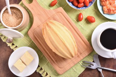 Bomba ekmeklerinin bomba şeklinde görünümü en büyük özelliğidir. Bomba ekmek-Tayvan klasik ekmeği      