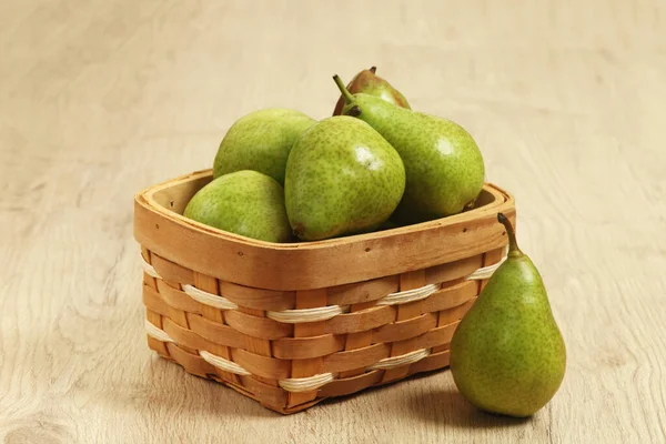 Ripe Pears Wooden Plank — Stock Photo, Image