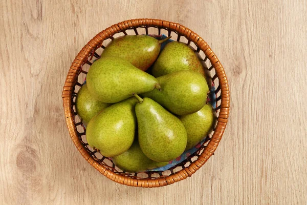 Ripe Pears Wooden Plank — Stock Photo, Image