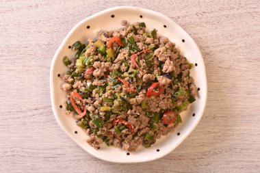 Sotelenmiş domuz eti ve soğan çiçekleri, Tayvan 'da yaygın olarak kullanılan ve sinek başı olarak bilinen bir yemektir.