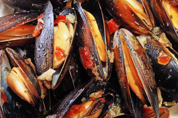 Cozze Salsa Crema Aglio Tavolo Legno — Foto Stock