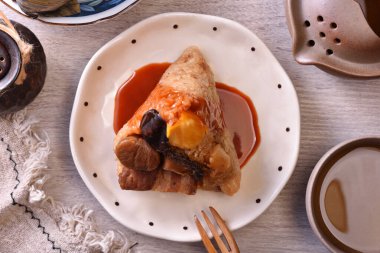 İstiridye ve istiridyeli pirinç köftesi. 