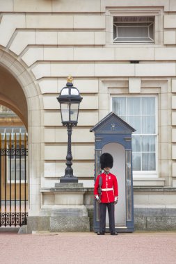 buckingham Sarayı önünde nöbet