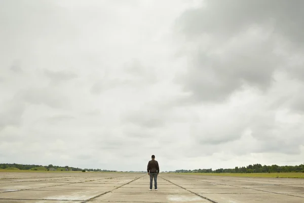 Homem na pista — Fotografia de Stock