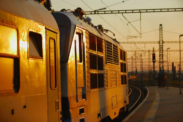 Trainen op de zonsondergang — Stockfoto