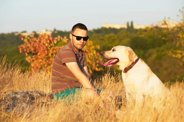 Homem com cão — Fotografia de Stock