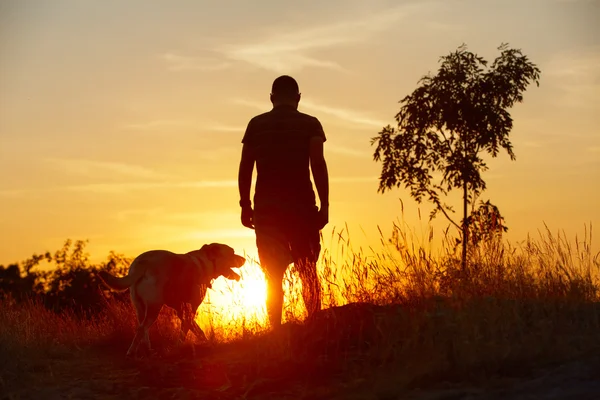 Uomo con cane — Foto Stock