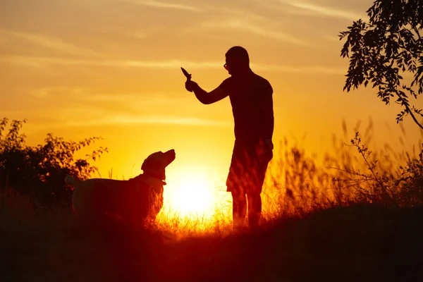 Homem com cão — Fotografia de Stock