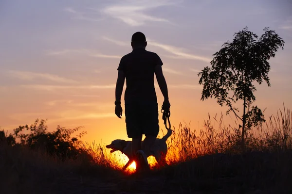 Mann mit Hund — Stockfoto