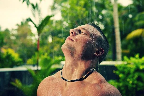 Man in the rain — Stock Photo, Image