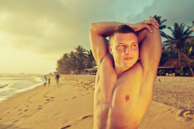 Sahilde gün batımı