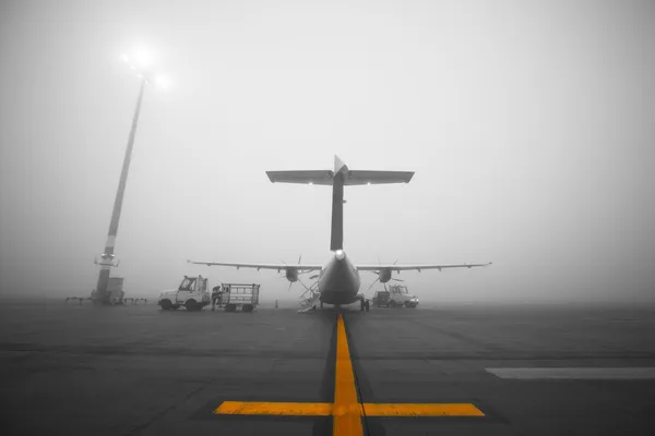 Nevoeiro no aeroporto — Fotografia de Stock