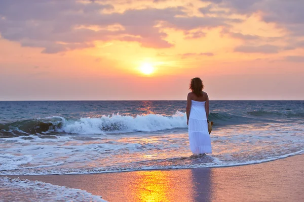 Pôr do sol na praia — Fotografia de Stock