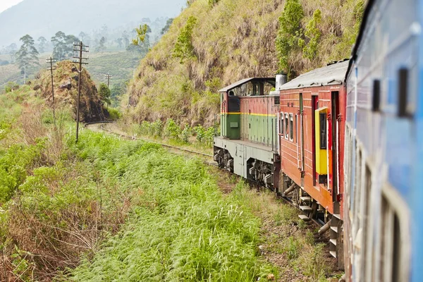 Поїзд у Шрі-Ланці — стокове фото