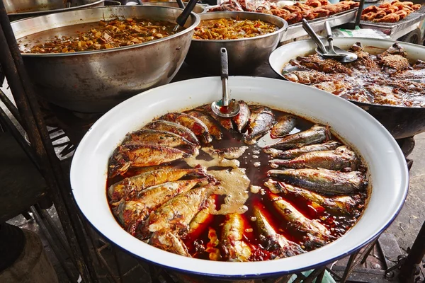 Cuisine thaïlandaise dans la rue — Photo