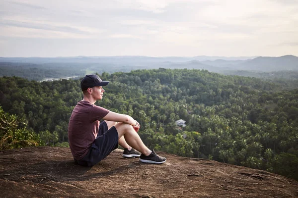 Pensive Man Resting Edge Rock Looking View Landscape Tropical Rainforest — Stock Photo, Image