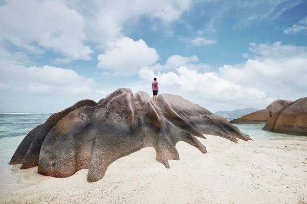 Man Standing Rock Looking View Lonely Tourist Enjoying Calm Idyllic — Stock Fotó