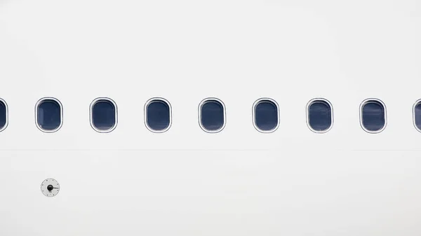Uçağın Gövdesindeki Pencereler Kopyalama Alanı Olan Beyaz Uçak — Stok fotoğraf