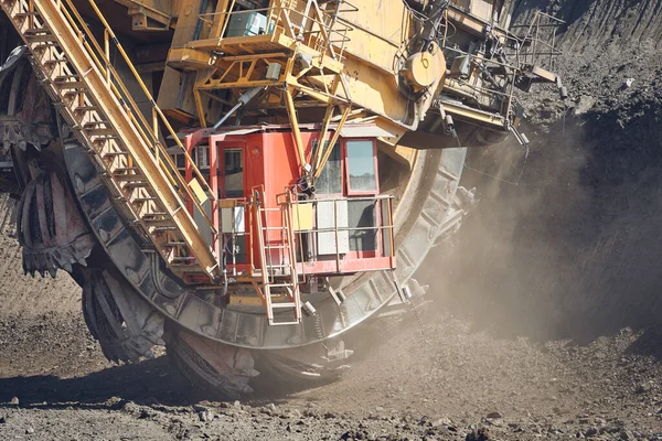 Yüzey Madeninde Kömür Madenciliği Madencilik Sırasında Büyük Kova Kazıcı — Stok fotoğraf