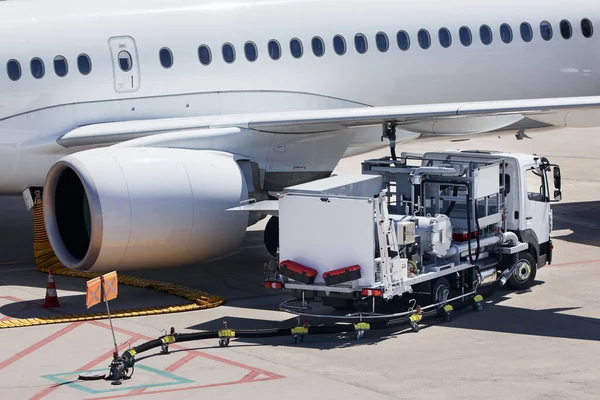 Tankning Flygplan Flygplatsen Markbunden Trafik Före Flygning — Stockfoto